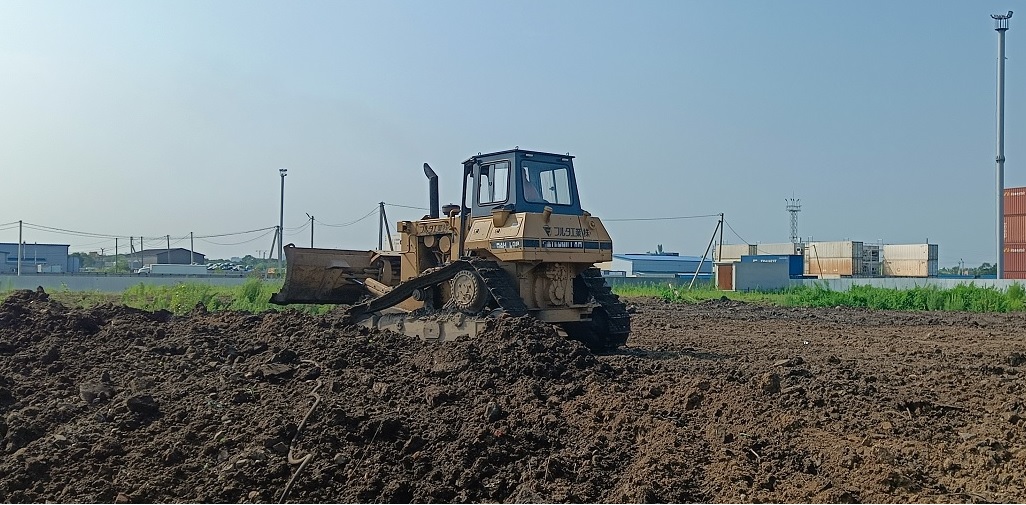 Услуги по рытью котлованов в Камчатском крае Бульдозер и экскватор роют и копают котлованы в Камчатском крае