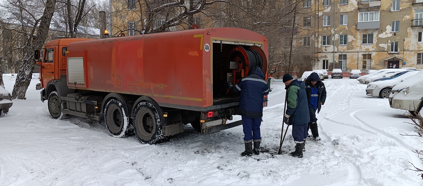 Прочистка канализации от засоров гидропромывочной машиной и специальным оборудованием в Мильково