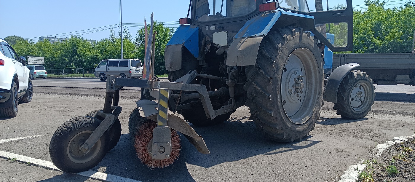 Услуги трактора с щеткой МТЗ в Петропавловске-Камчатском